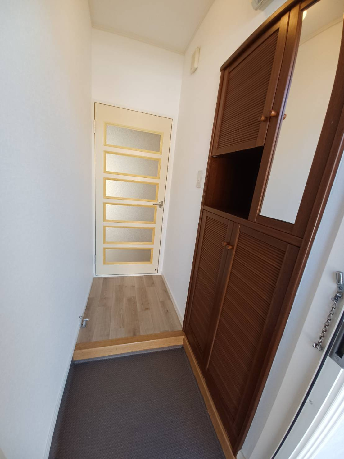 中央ハイツB棟の玄関