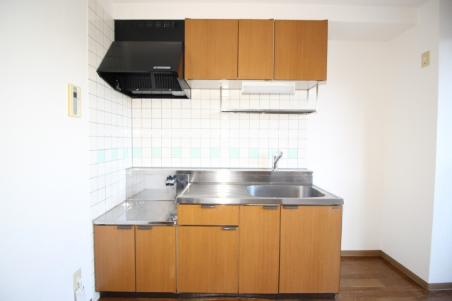 フィネス鳴子のキッチン|コンパクトなキッチンで掃除もラクラク