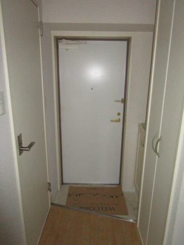 大阪市淀川区野中南２丁目の賃貸マンションの玄関