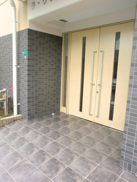 大阪市淀川区野中南２丁目の賃貸マンションのロビー
