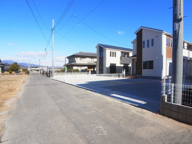 新築　渋川市半田第3　2号棟の前面道路含む現地写真|現地写真　西側接道幅員約5ｍ