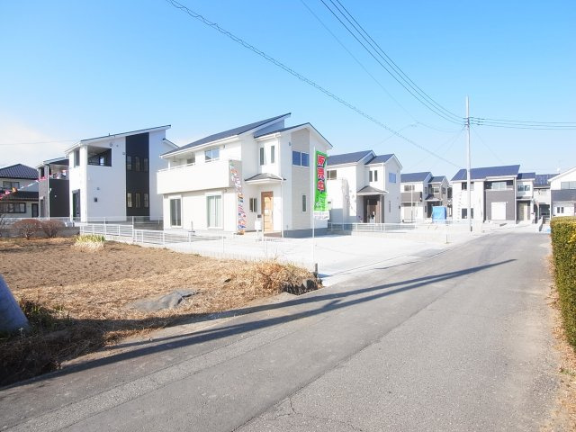 新築　渋川市半田第3　5号棟の前面道路含む現地写真|現地写真　東側接道幅員約5ｍ	