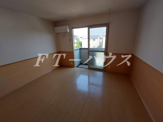 習志野市鷺沼２丁目のアパートの居間・リビング