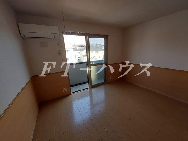 習志野市鷺沼２丁目のアパートの居間・リビング