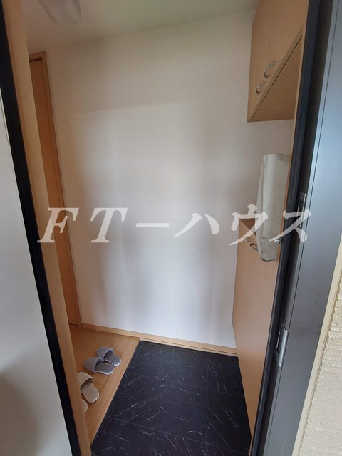 習志野市鷺沼２丁目のアパートの玄関