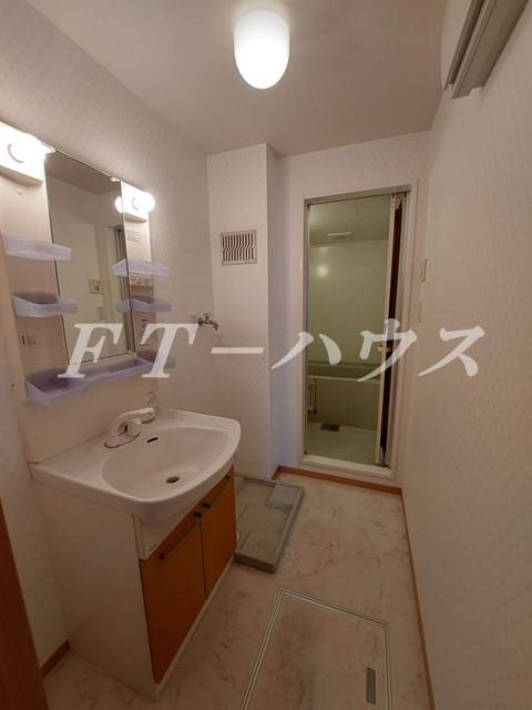 習志野市鷺沼２丁目のアパートの洗面所