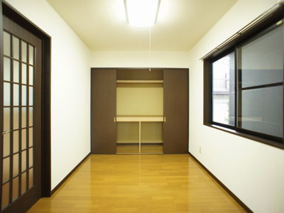 【収納】 | M＆MハイツA | 充実収納付きの北側洋間です♪