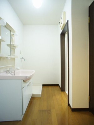 【独立洗面台】 | M＆MハイツA | 洗髪洗面化粧台と洗濯機置き場があります♪