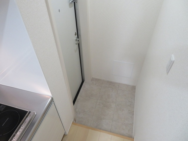 フジパレス新深江V番館の玄関