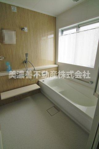 ５８２５３　岐阜市敷島町中古戸建ての浴室