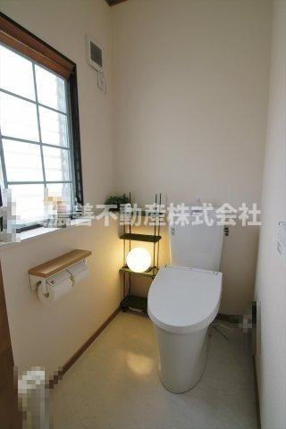 ５８２５３　岐阜市敷島町中古戸建てのトイレ