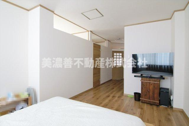 ５８２５３　岐阜市敷島町中古戸建ての洋室