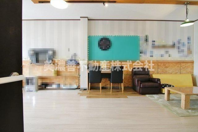 ５８２５３　岐阜市敷島町中古戸建ての洋室