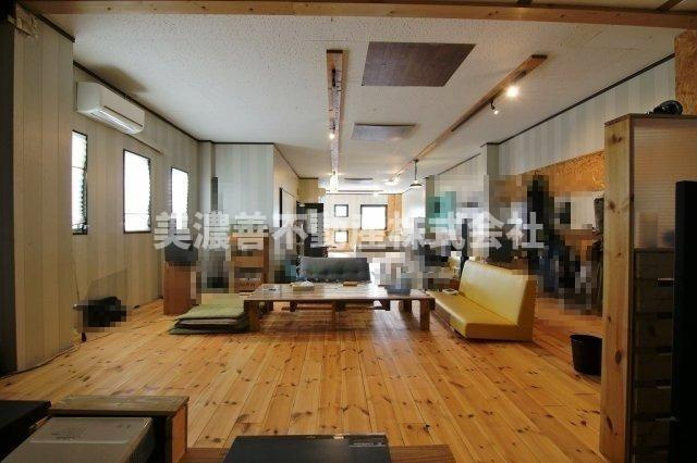 ５８２５３　岐阜市敷島町中古戸建ての洋室