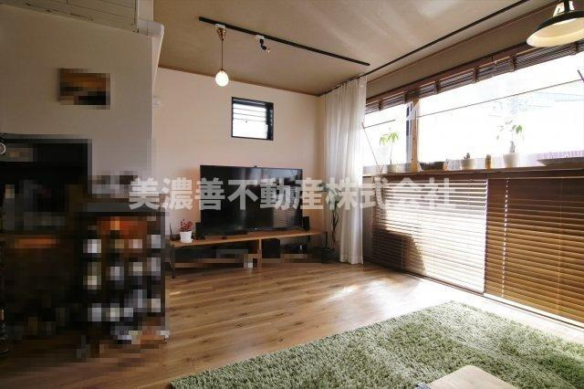 ５８２５３　岐阜市敷島町中古戸建ての居間・リビング