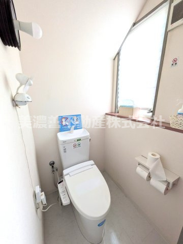５８２５３　岐阜市敷島町中古戸建てのトイレ