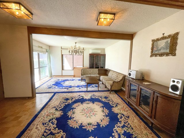 高知市北竹島町　中古住宅の居間・リビング