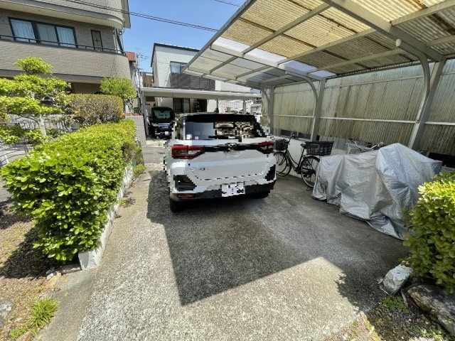 高知市北竹島町　中古住宅の駐車場