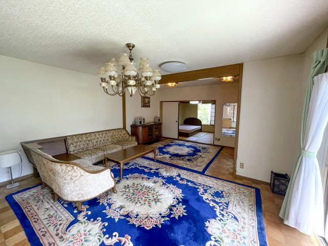 高知市北竹島町　中古住宅の居間・リビング