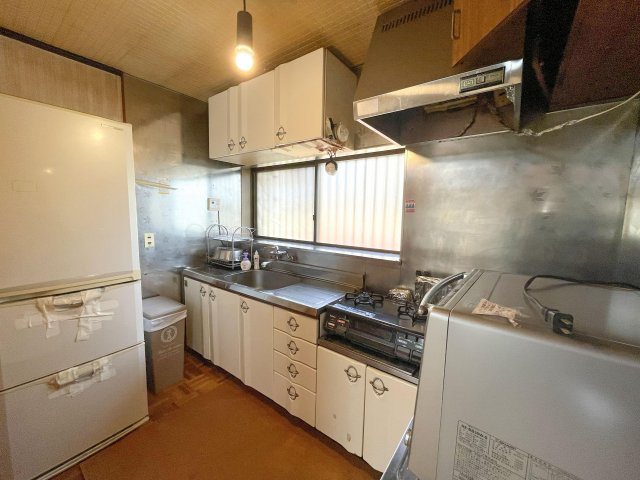 高知市北竹島町　中古住宅のキッチン