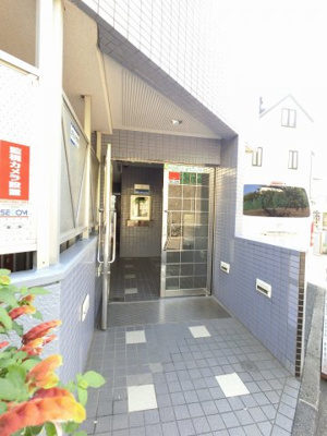 【エントランス】 | セザール青葉台 | エントランス部分です。