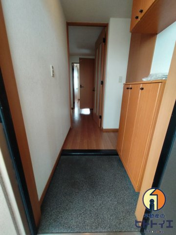 サンコート・パインの玄関|収納もある玄関です