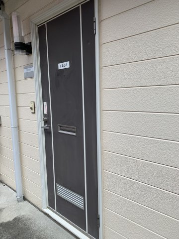 リバーサイド中津川　Ｂ棟の玄関