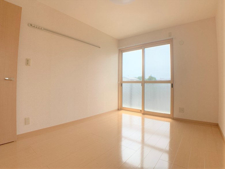 キャトルスクアール本宮の洋室