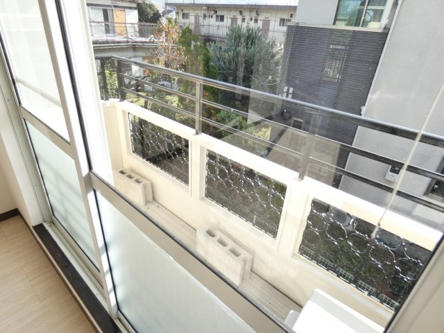 【バルコニー】
