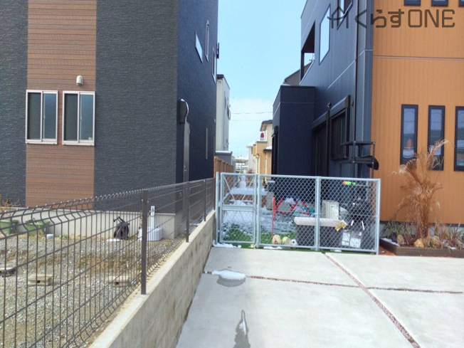 【外観】 | たつの市龍野町末政／中古戸建 | 隣地との境界です