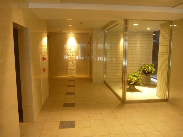 アーバネックス心斎橋Ⅱ　BRAVI不動産のエントランス|【アーバネックス心斎橋Ⅱ】建物の内部です