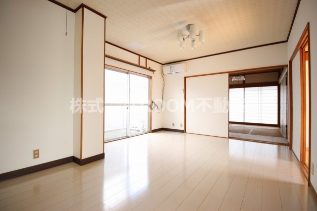 ニューサンシティコープの居間・リビング