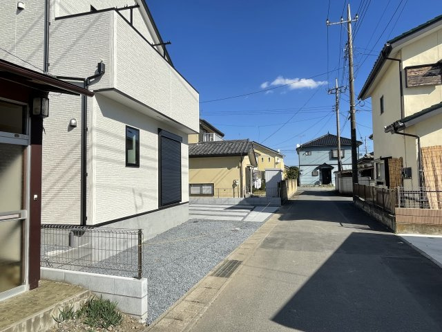 藤岡市藤岡21-2期（全1棟）1号棟の前面道路含む現地写真