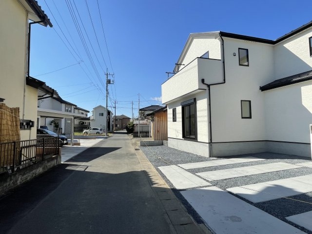 藤岡市藤岡21-2期（全1棟）1号棟の前面道路含む現地写真|前面道路含む現地写真です