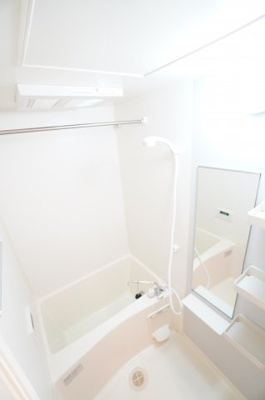 【浴室】 | プライド | ※同物件・反転タイプの写真です。