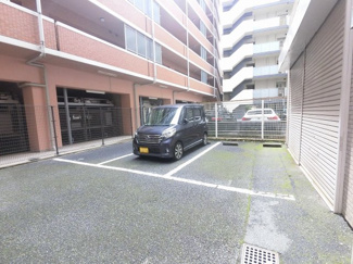 【駐車場】 | 平置き駐車場です。