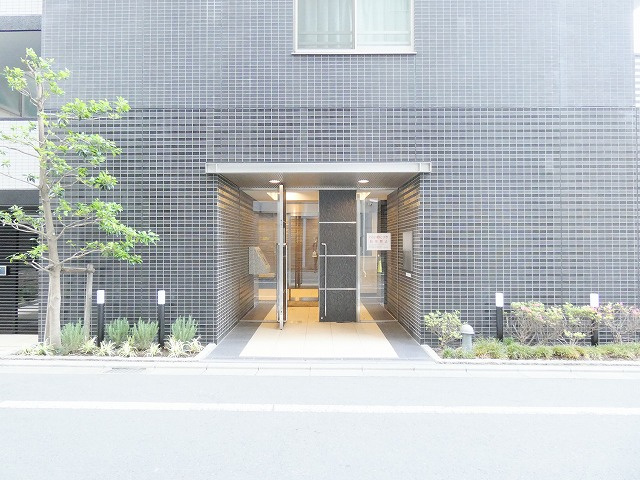 シャーメゾンステージ日野のエントランス