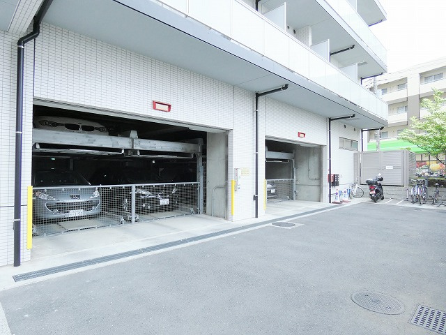 シャーメゾンステージ日野の駐車場