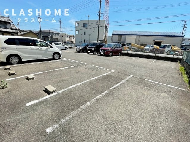 メゾン酒井Aの駐車場