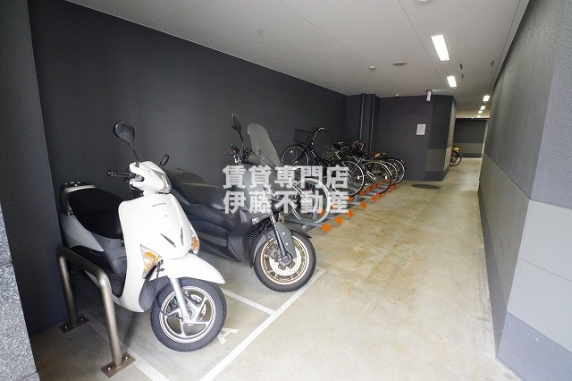 プレサンス大曽根駅前ファーストの駐車場