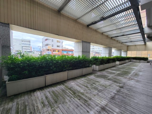 【その他共用部分】 | 【プレイロット】風が抜ける気持ちの良い空間です。住まう方の憩いの場や、お子様の遊び場としても！