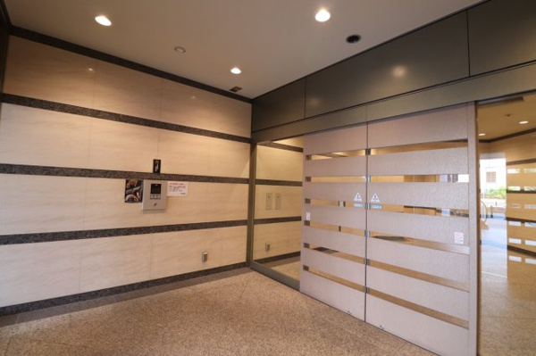 【エントランス】 | 【風除室】エントランスはもちろんオートロック！強固なセキュリティで安心です！