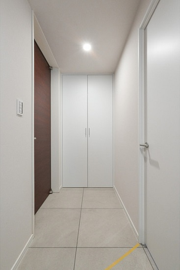 港区赤坂６丁目の賃貸マンションの玄関