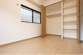 【収納】 | エクセル武庫川 | 洋室６帖のクローゼットです♪たくさんのお洋服・小物が収納できます！室内を有効に使用していただけます(^^)