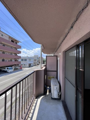 【バルコニー】 | マンションHINO | 外からの目が気にならないバルコニーで洗濯物が干せます