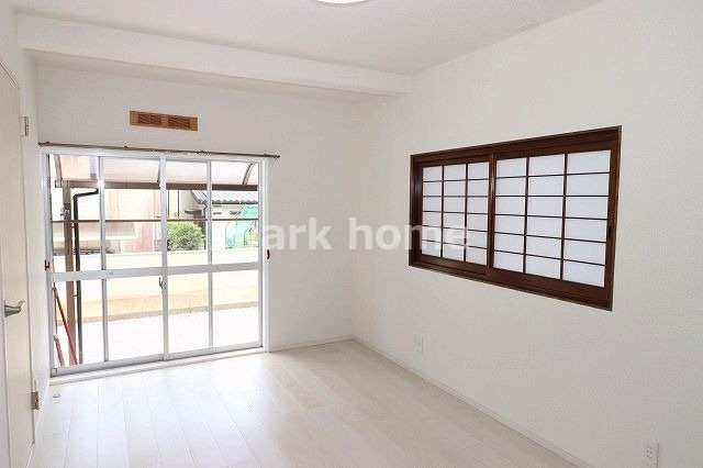 高知市十津4丁目（リフォーム済） 中古戸建ての洋室