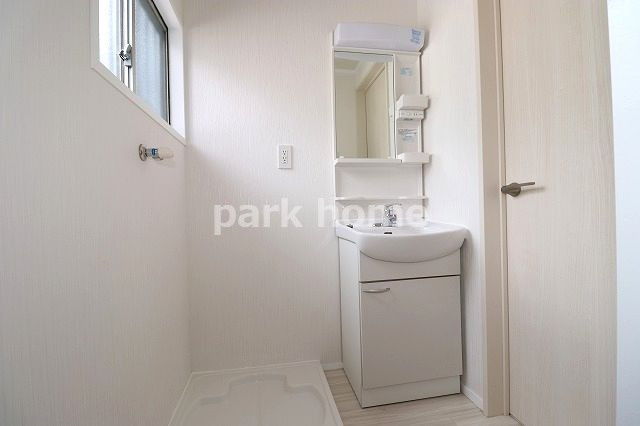 高知市十津4丁目（リフォーム済） 中古戸建ての独立洗面台