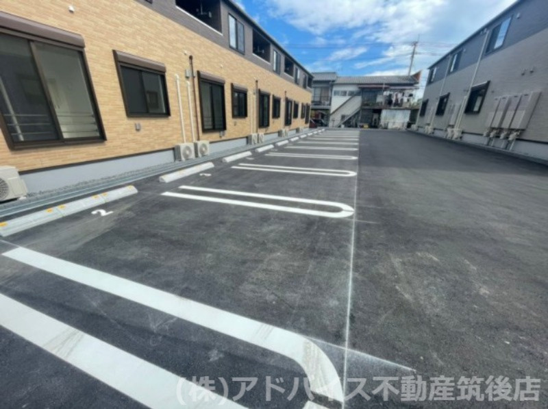 八女市龍ケ原のアパートの駐車場