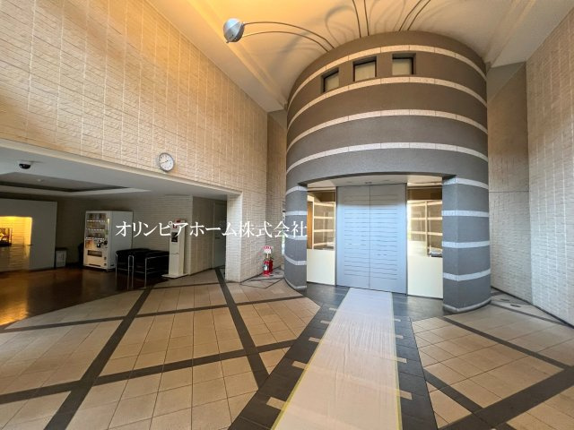 クレストフォルム東京アヴァンセ　9階　70.14㎡　リ　ノベーションのエントランス