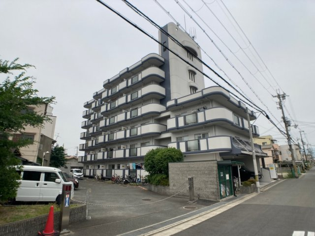 グランドファミリア高井田の外観